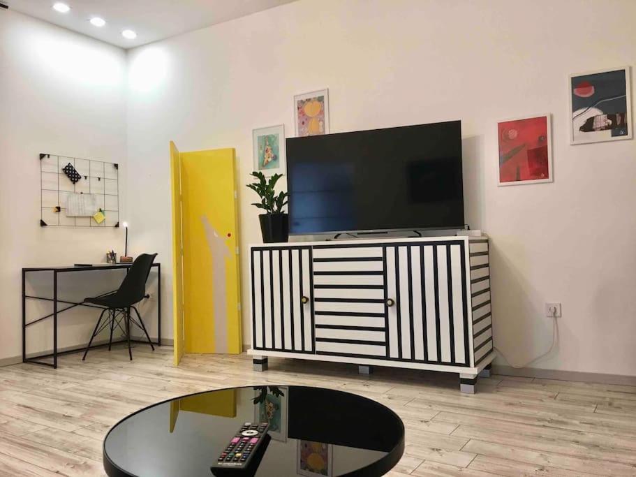 Novoureden Komforni Stan Od 90 M2 S Dvoristem Leilighet Šibenik Rom bilde